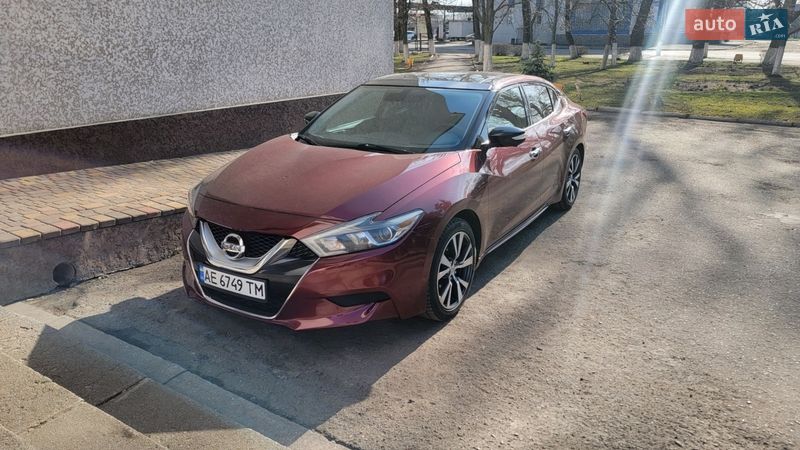 Седан Nissan Maxima 2015 в Славянске