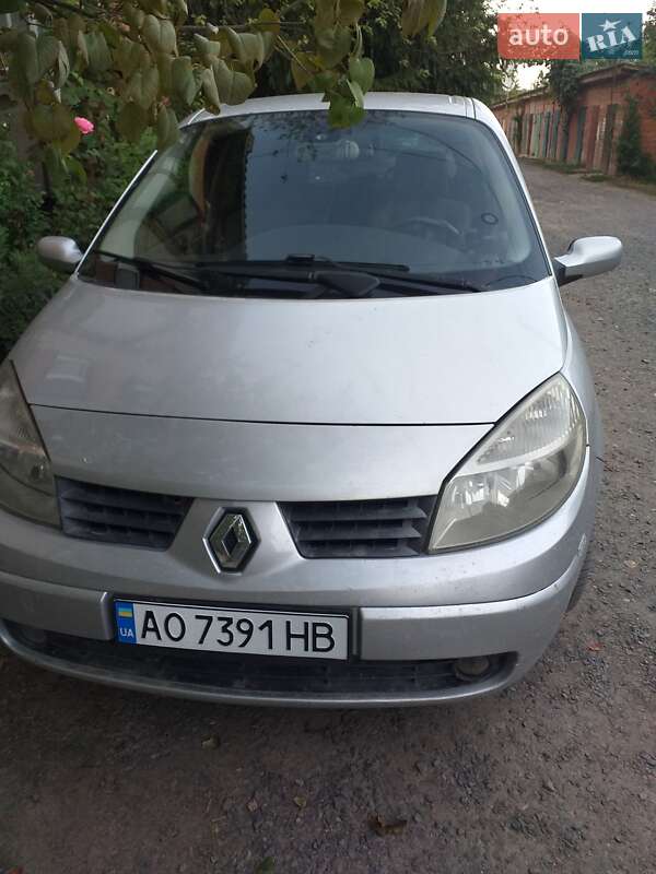 Минивэн Renault Megane Scenic 2005 в Берегово