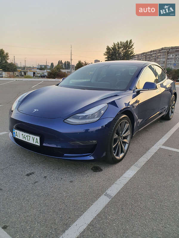 Седан Tesla Model 3 2019 в Броварах