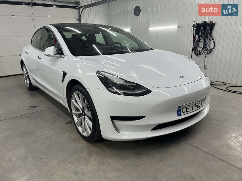 Седан Tesla Model 3 2020 в Черновцах