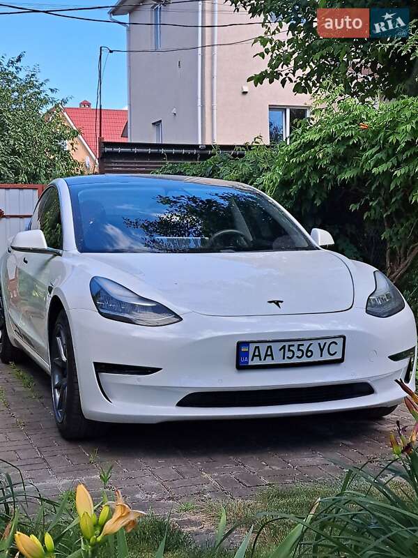 Седан Tesla Model 3 2020 в Киеве