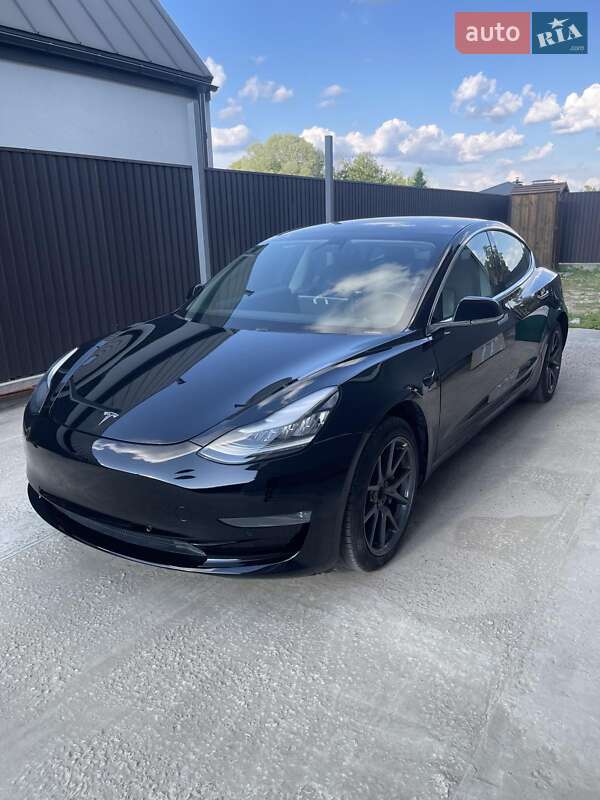 Седан Tesla Model 3 2019 в Киеве