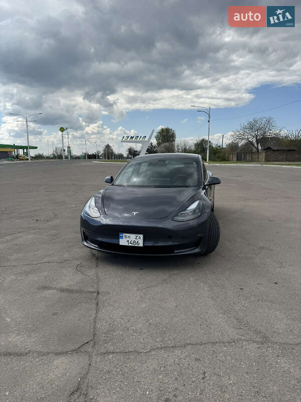 Седан Tesla Model 3 2023 в Одесі