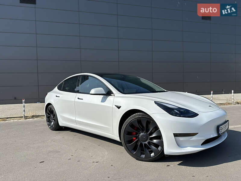 Седан Tesla Model 3 2023 в Одессе