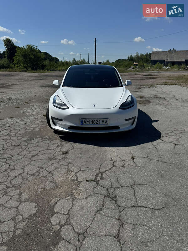 Седан Tesla Model 3 2019 в Звягеле