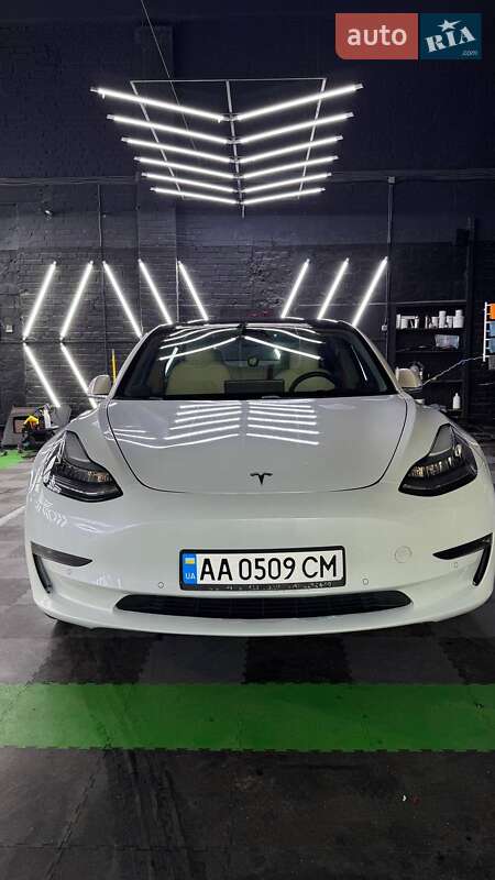 Седан Tesla Model 3 2019 в Киеве