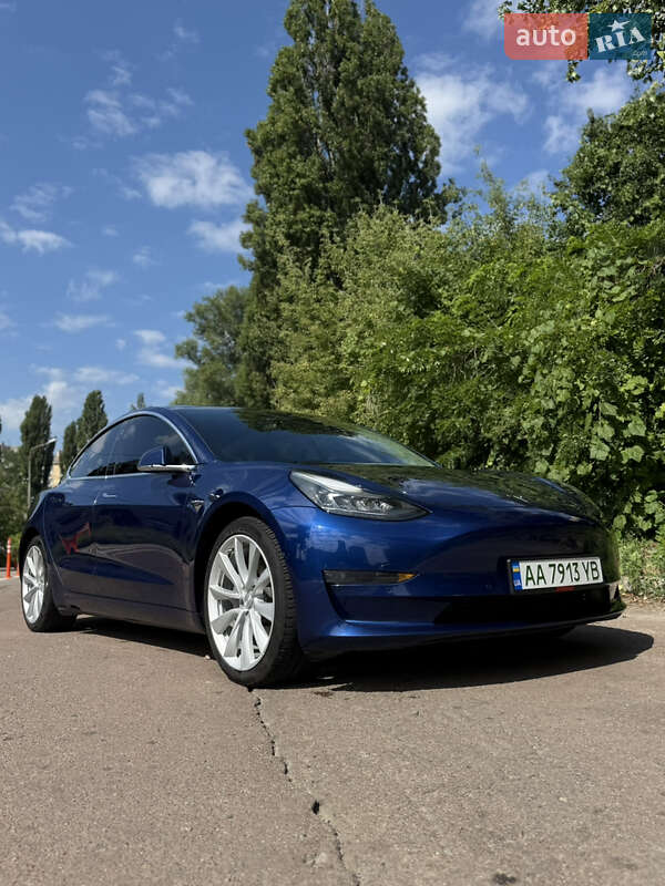 Седан Tesla Model 3 2019 в Львове