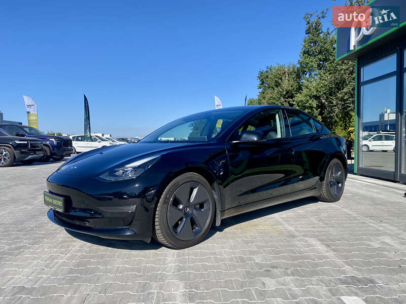 Седан Tesla Model 3 2021 в Киеве