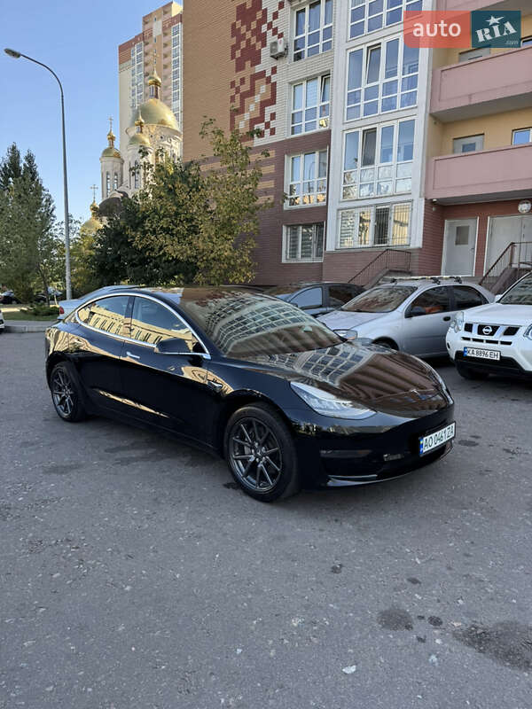Седан Tesla Model 3 2019 в Киеве