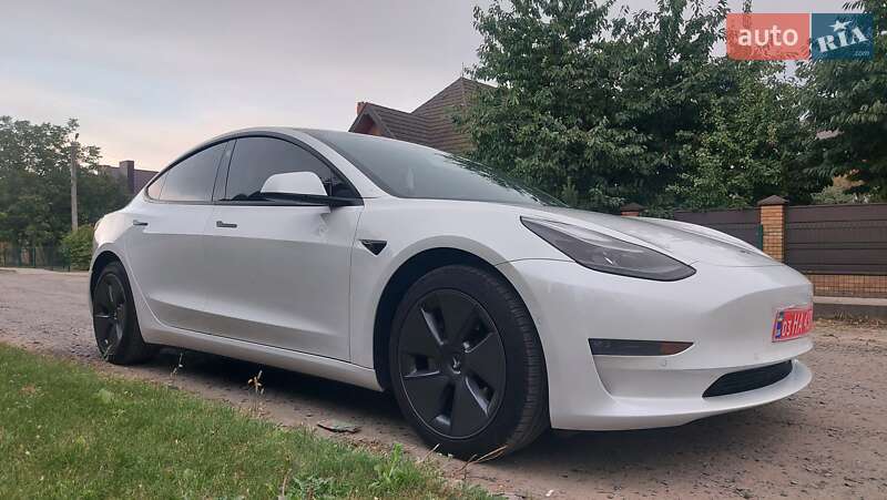 Седан Tesla Model 3 2022 в Луцке