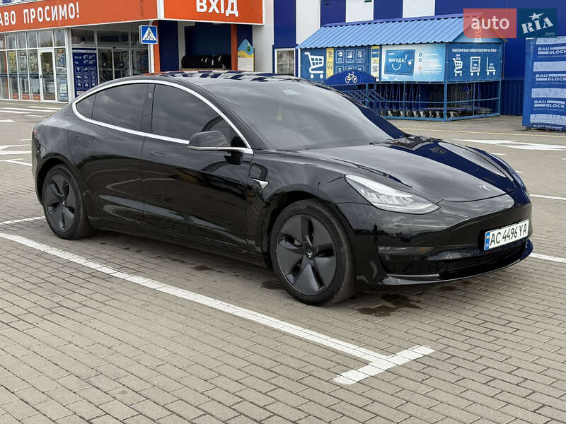 Седан Tesla Model 3 2019 в Нововолынске