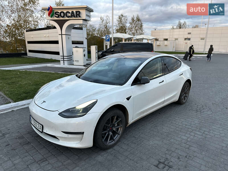 Седан Tesla Model 3 2021 в Ровно