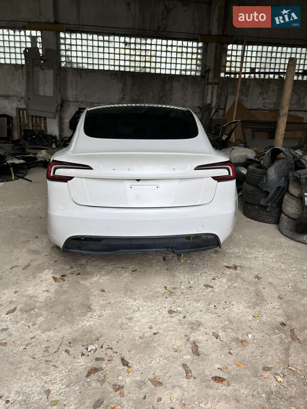 Седан Tesla Model 3 2024 в Львове