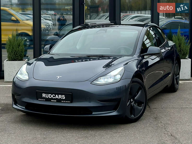 Седан Tesla Model 3 2022 в Кременчуге Седан Tesla Model 3 2022 в Кременчуге