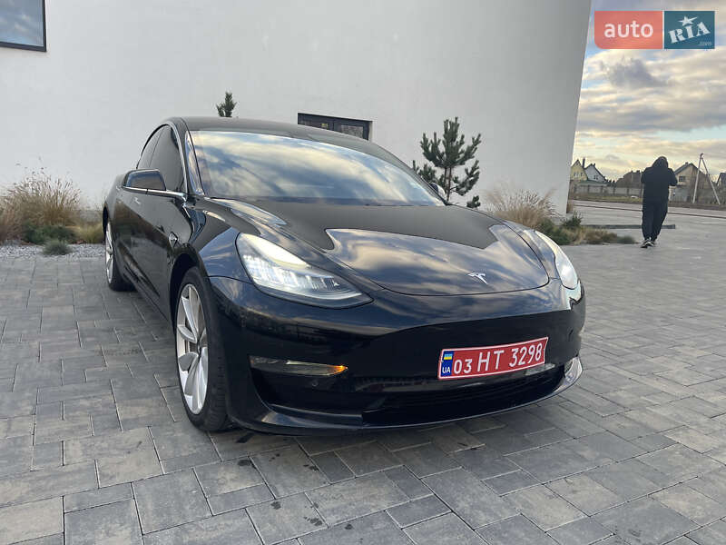 Седан Tesla Model 3 2018 в Луцке