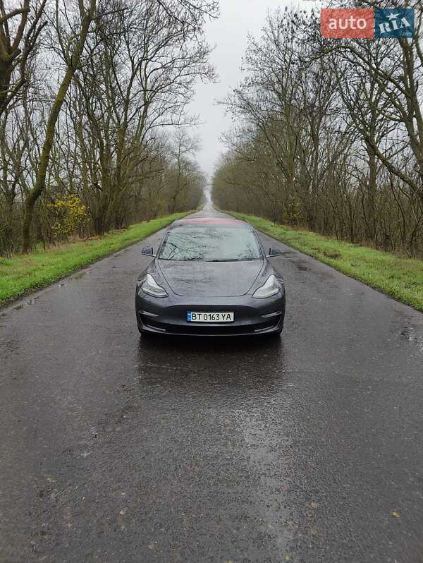 Седан Tesla Model 3 2018 в Одесі