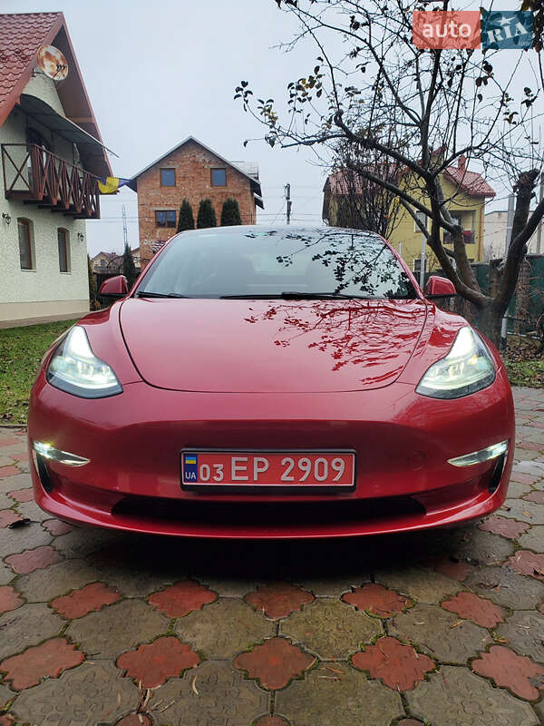 Седан Tesla Model 3 2022 в Івано-Франківську
