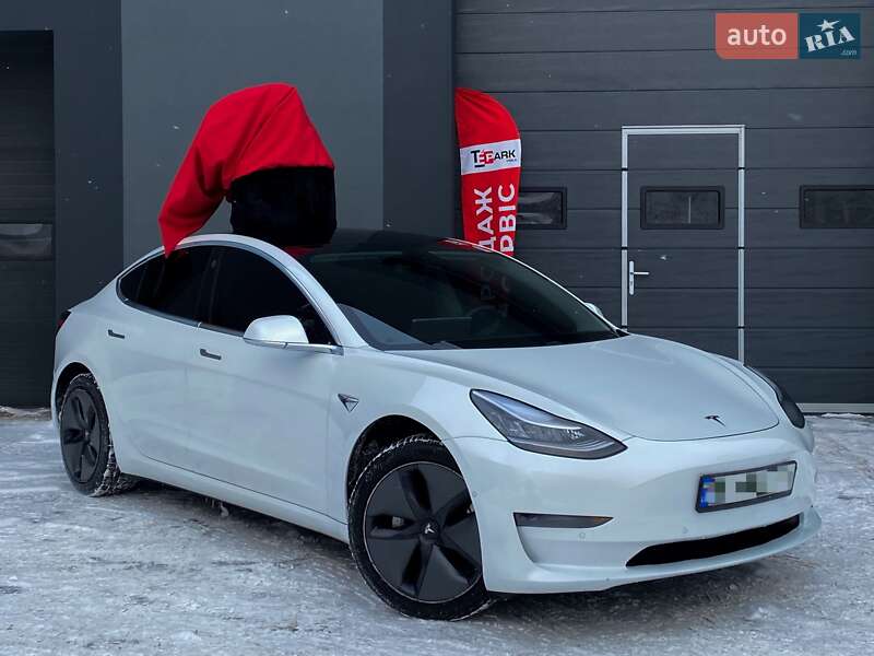 Седан Tesla Model 3 2019 в Киеве