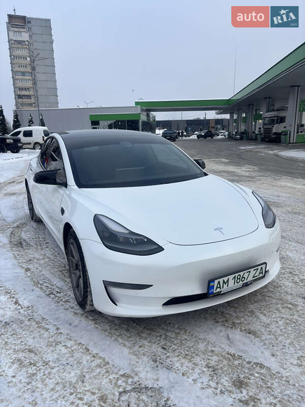 Седан Tesla Model 3 2021 в Житомире