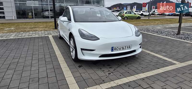 Седан Tesla Model 3 2019 в Мукачево