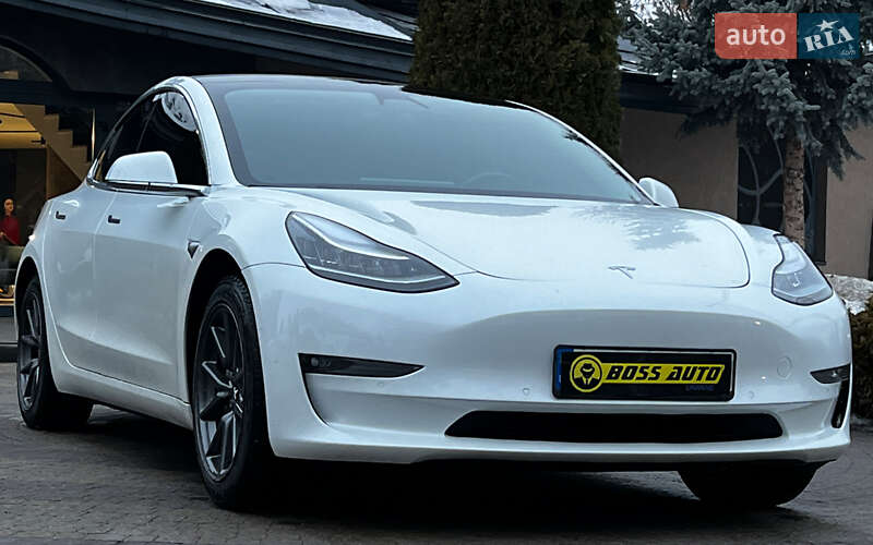 Седан Tesla Model 3 2020 в Львове Седан Tesla Model 3 2020 в Львове