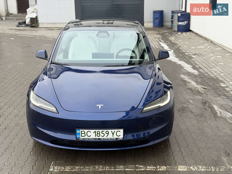 Седан Tesla Model 3 2024 в Львове