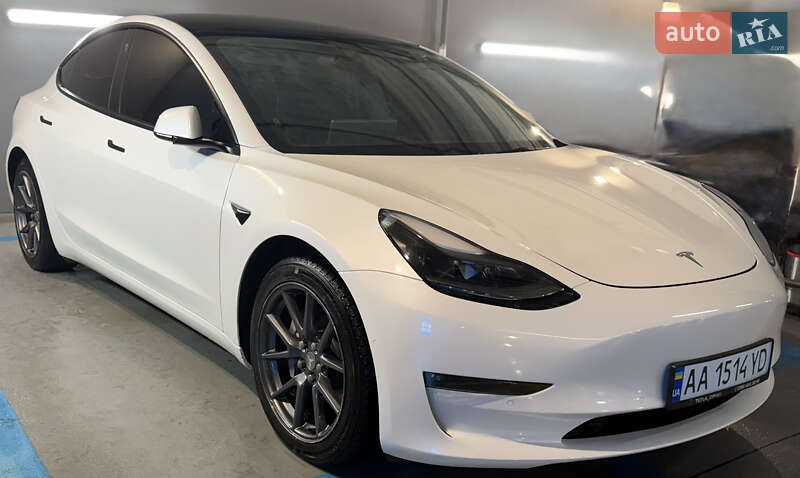 Седан Tesla Model 3 2021 в Буче Седан Tesla Model 3 2021 в Буче