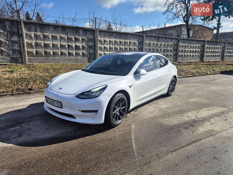 Седан Tesla Model 3 2018 в Львове