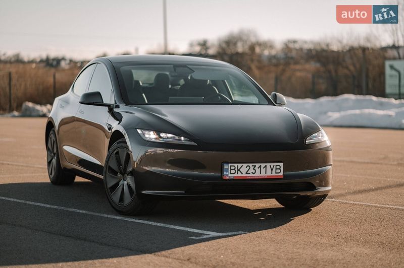 Седан Tesla Model 3 2025 в Ровно