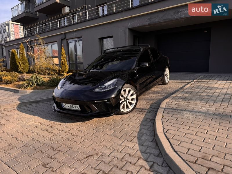 Седан Tesla Model 3 2020 в Ивано-Франковске