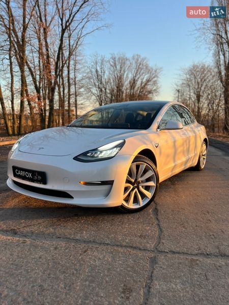 Седан Tesla Model 3 2019 в Броварах