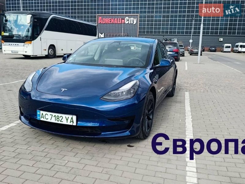 Седан Tesla Model 3 2022 в Луцьку
