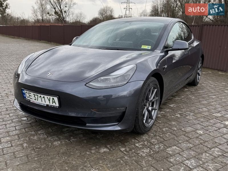 Седан Tesla Model 3 2022 в Чернівцях