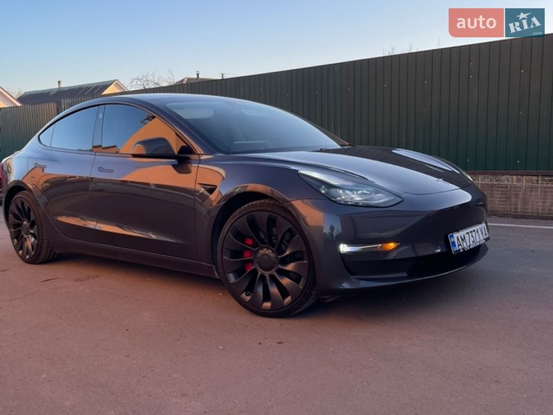 Седан Tesla Model 3 2021 в Коростені