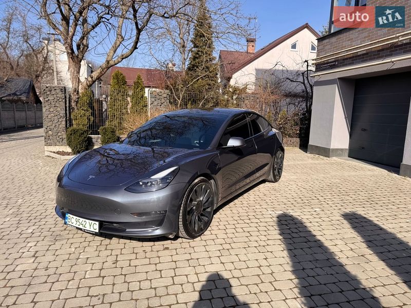 Седан Tesla Model 3 2022 в Львове