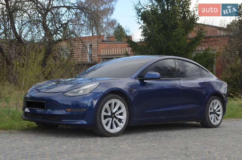 Седан Tesla Model 3 2021 в Трускавці