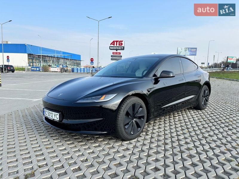Седан Tesla Model 3 2024 в Львове
