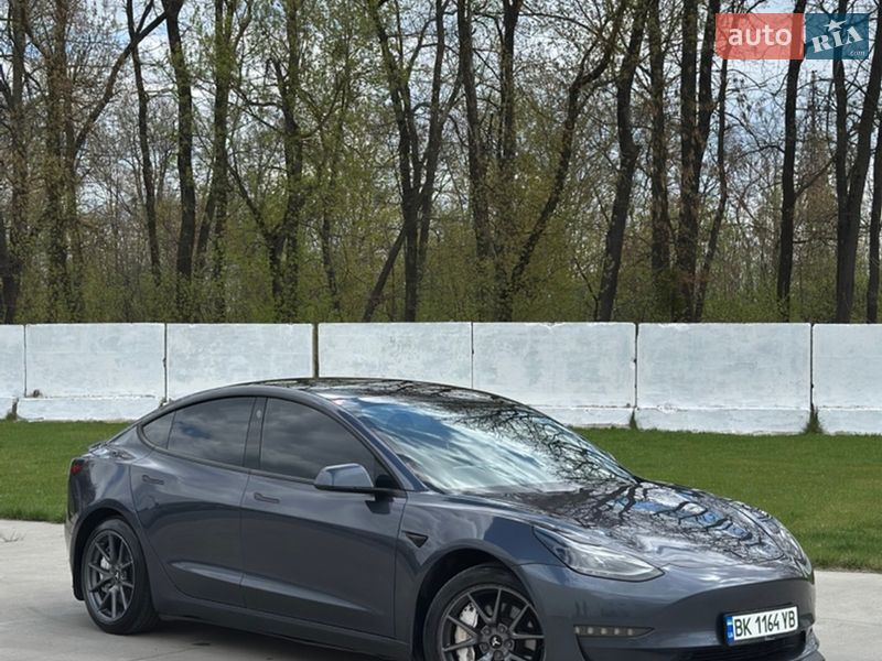 Седан Tesla Model 3 2021 в Луцке