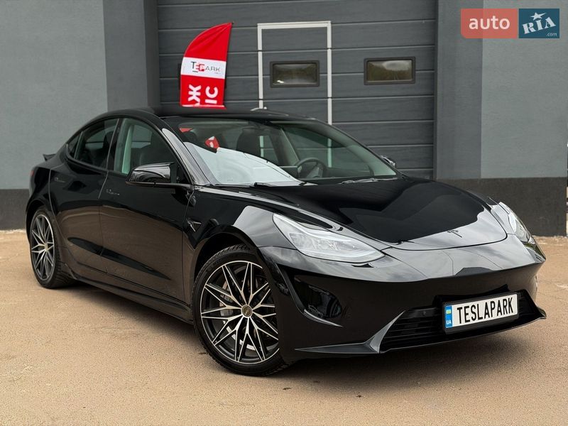 Седан Tesla Model 3 2022 в Киеве