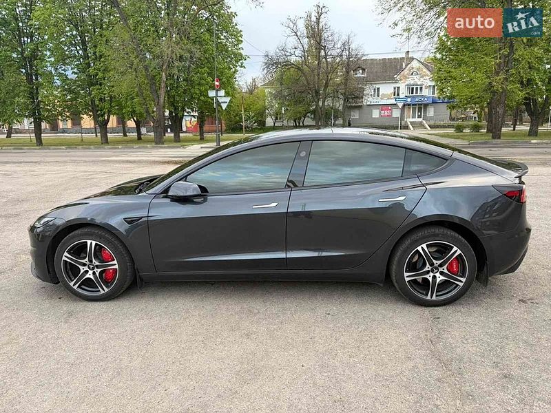 Седан Tesla Model 3 2024 в Днепре