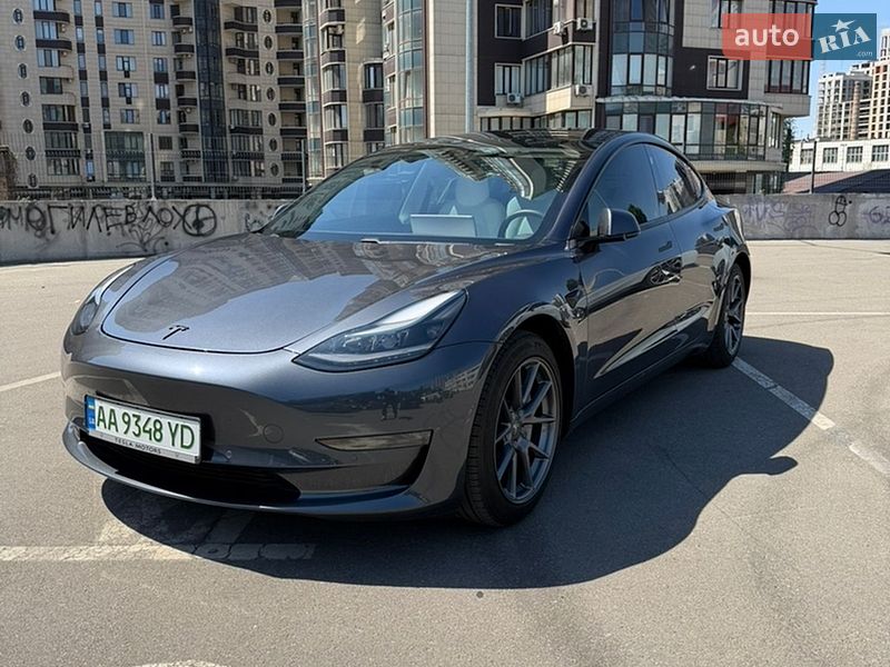 Седан Tesla Model 3 2021 в Киеве