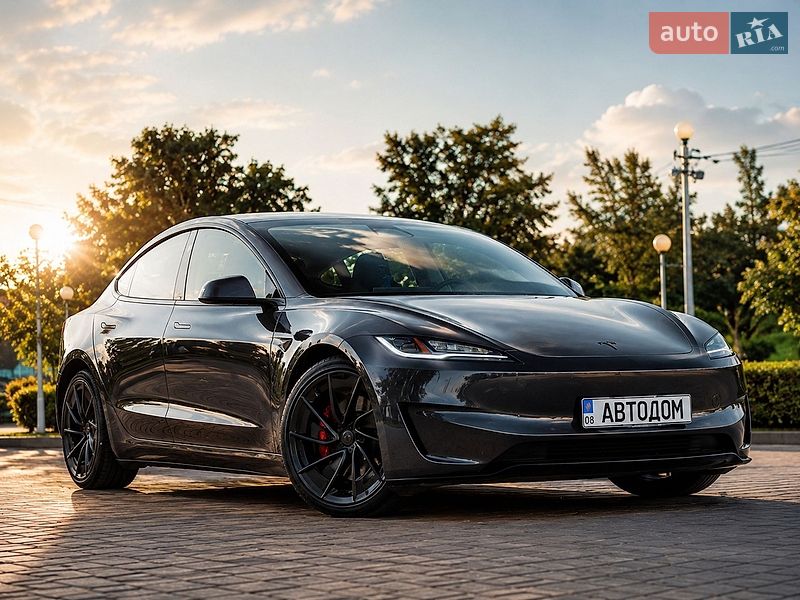 Седан Tesla Model 3 2024 в Запоріжжі