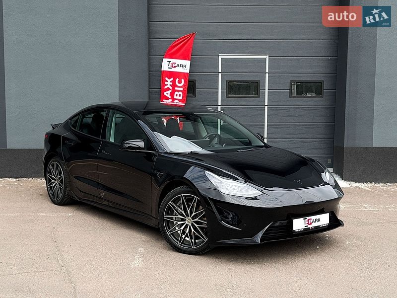Седан Tesla Model 3 2022 в Киеве