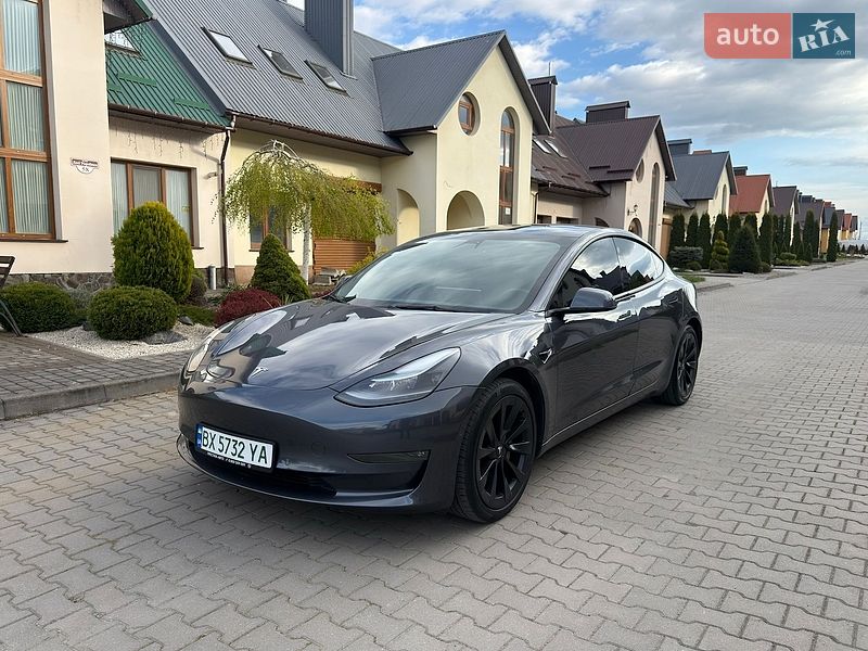 Седан Tesla Model 3 2021 в Хмельницком