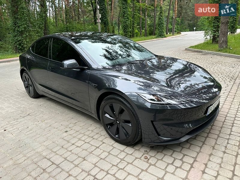 Седан Tesla Model 3 2025 в Львове