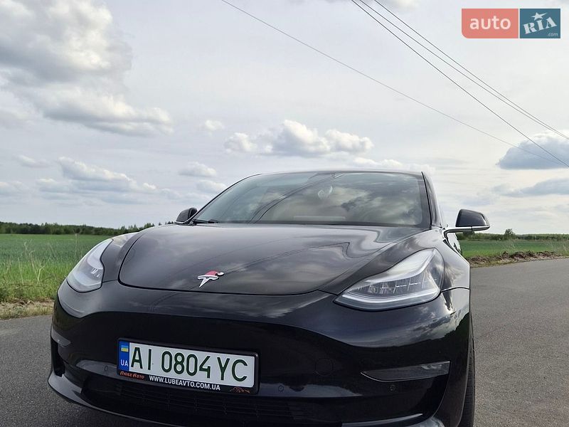 Седан Tesla Model 3 2018 в Ирпене
