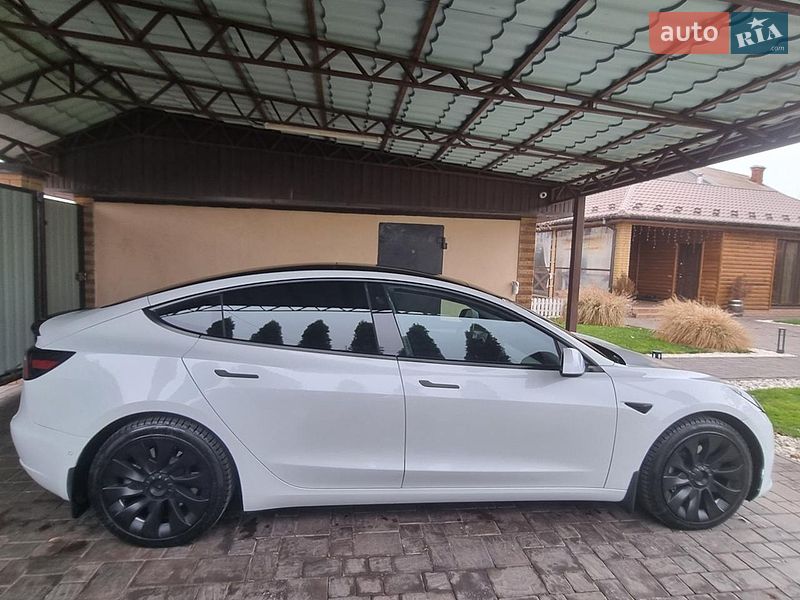 Седан Tesla Model 3 2021 в Кривом Роге
