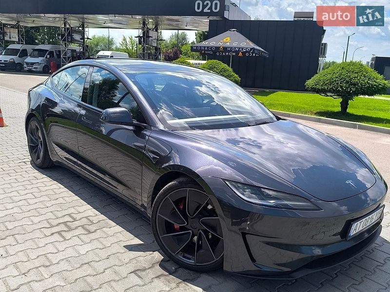 Седан Tesla Model 3 2025 в Калуше