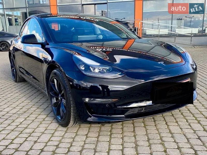 Седан Tesla Model 3 2022 в Ужгороде