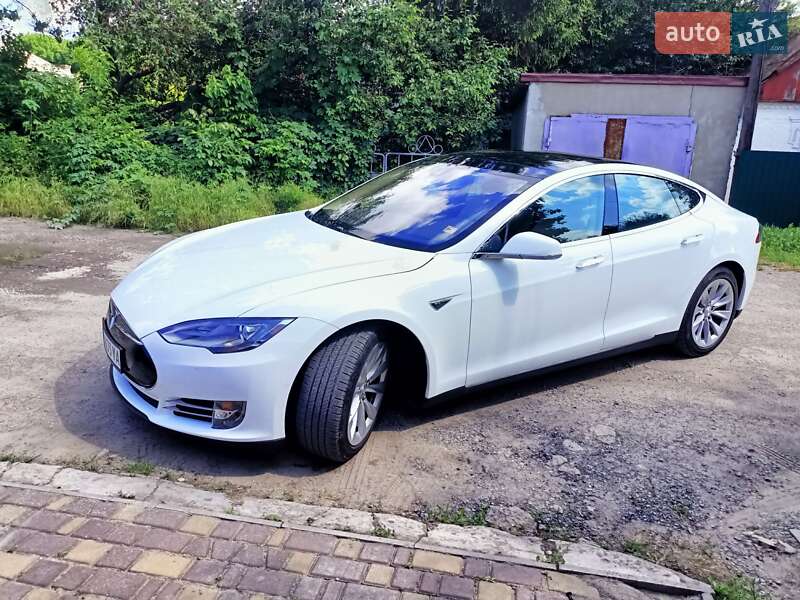 Лифтбек Tesla Model S 2016 в Запорожье